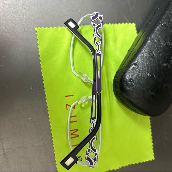 Izumi glasses in lovely purple and white .  Nice details on the sides - Picture 9 of 14